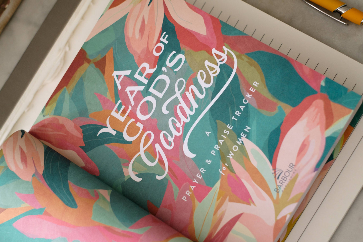 Journal - A Year of God's Goodness: A Prayer & Praise Tracker for Women